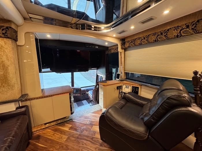 2009 Prevost Featherlite H3-45 Motorhome - Image 25