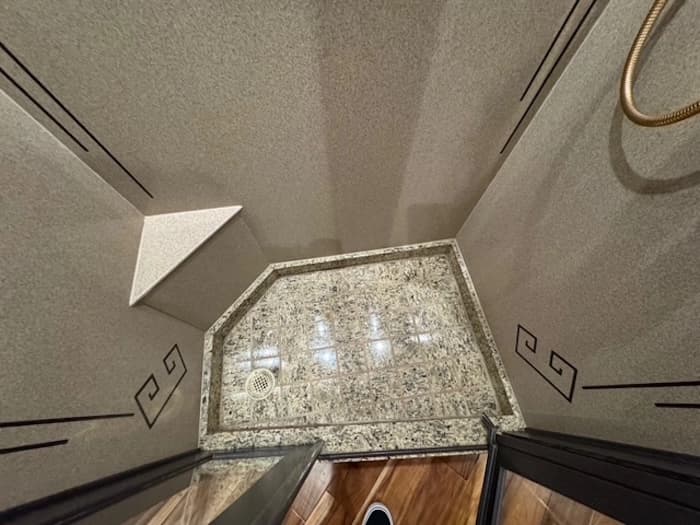 2009 Prevost Featherlite H3-45 Motorhome - Image 29