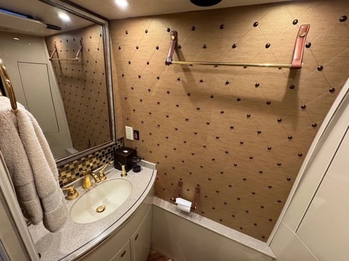 2009 Prevost Featherlite H3-45 Motorhome - Image 33