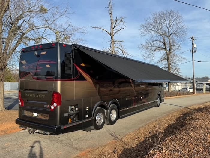 2009 Prevost Featherlite H3-45 Motorhome - Image 5