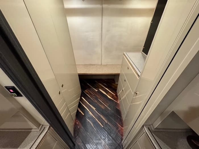 2009 Prevost Featherlite H3-45 Motorhome - Image 43