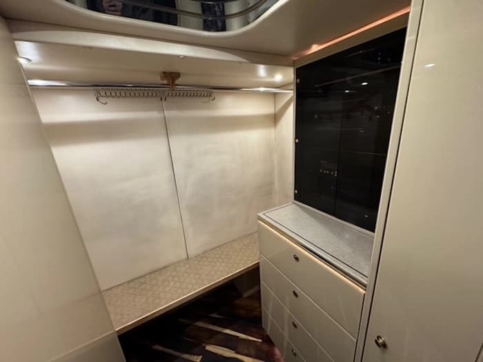 2009 Prevost Featherlite H3-45 Motorhome - Image 44
