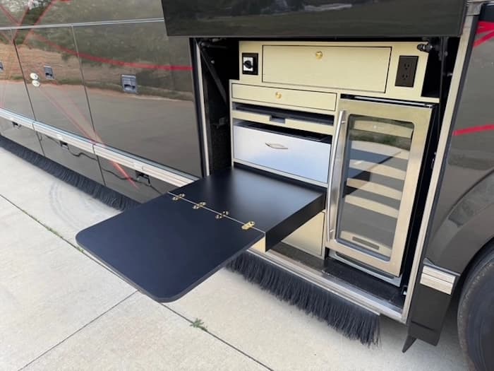 2009 Prevost Featherlite H3-45 Motorhome - Image 50