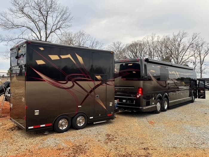 2009 Prevost Featherlite H3-45 Motorhome - Image 7