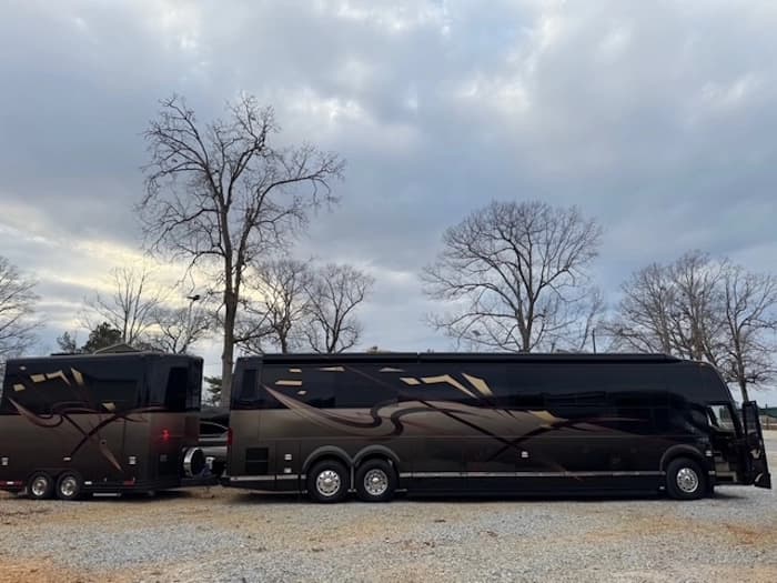 2009 Prevost Featherlite H3-45 Motorhome - Image 8