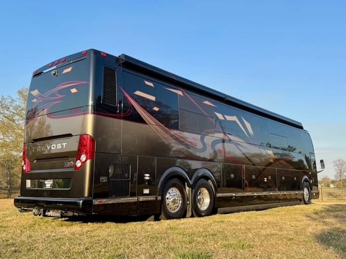 2009 Prevost Featherlite H3-45 Motorhome - Image 10