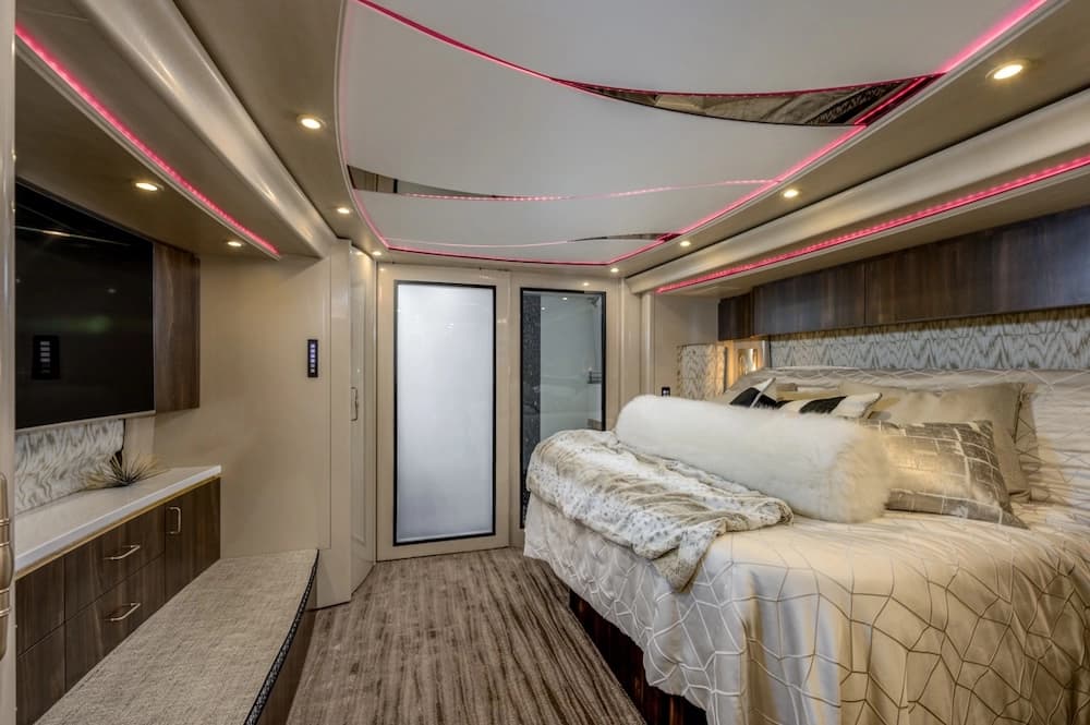 2017 Prevost Marathon H3-45 Motorhome - Image 11