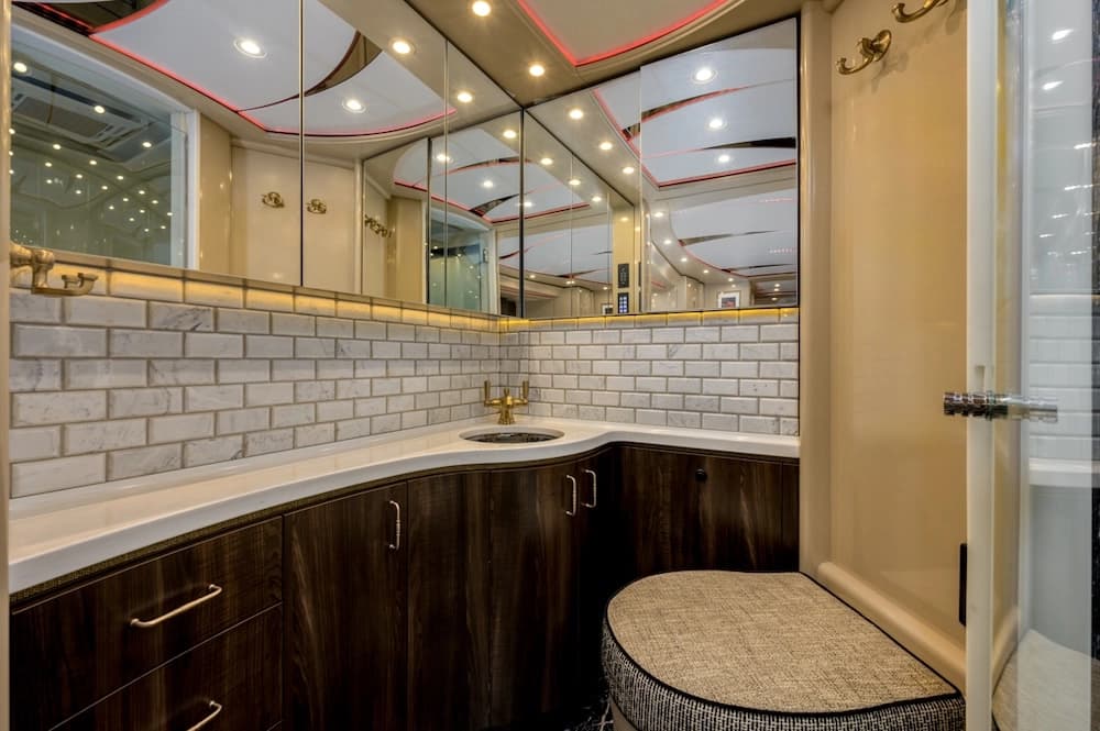 2017 Prevost Marathon H3-45 Motorhome - Image 13