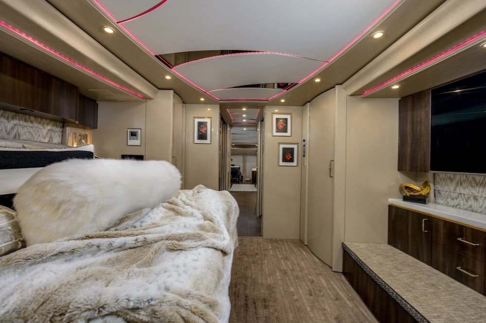 2017 Prevost Marathon H3-45 Motorhome - Image 16