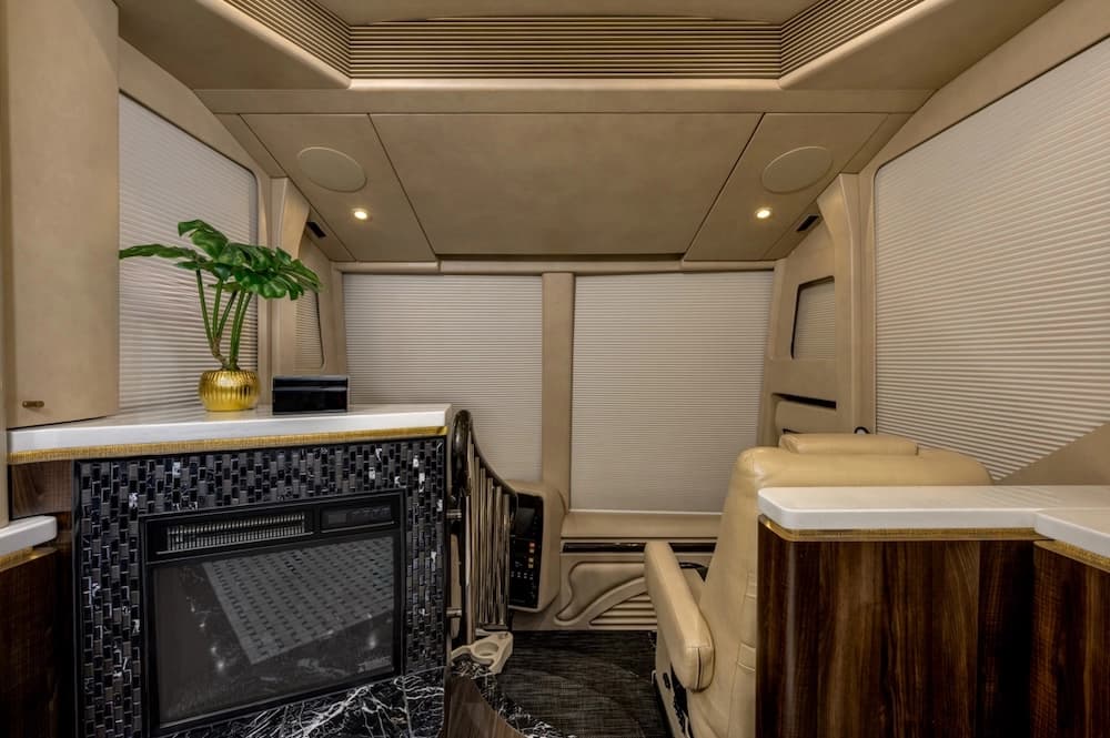 2017 Prevost Marathon H3-45 Motorhome - Image 18