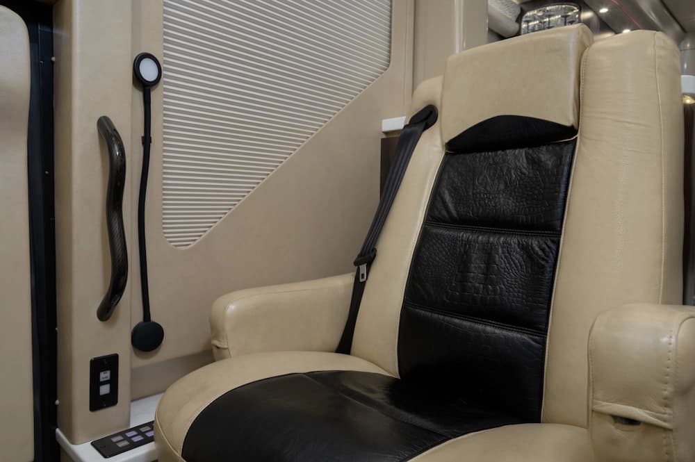 2017 Prevost Marathon H3-45 Motorhome - Image 19