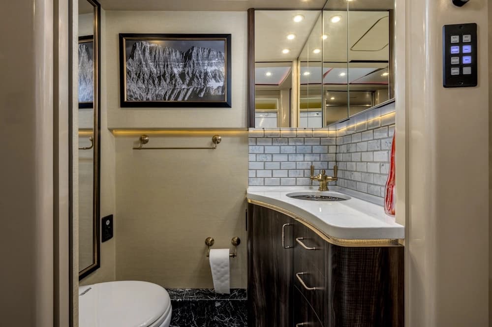 2017 Prevost Marathon H3-45 Motorhome - Image 10