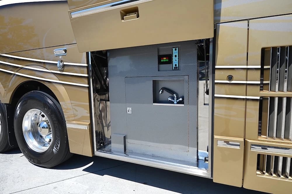 2013 Prevost Liberty Elegant Lady H3-45 Motorhome - Image 11