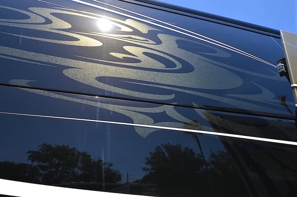 2013 Prevost Liberty Elegant Lady H3-45 Motorhome - Image 12