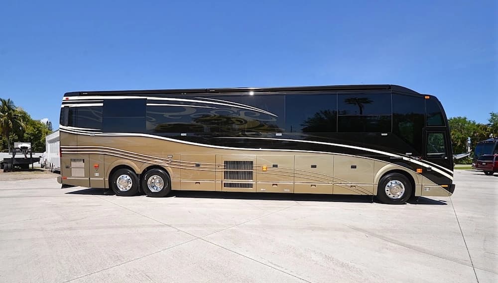 2013 Prevost Liberty Elegant Lady H3-45 Motorhome - Image 3