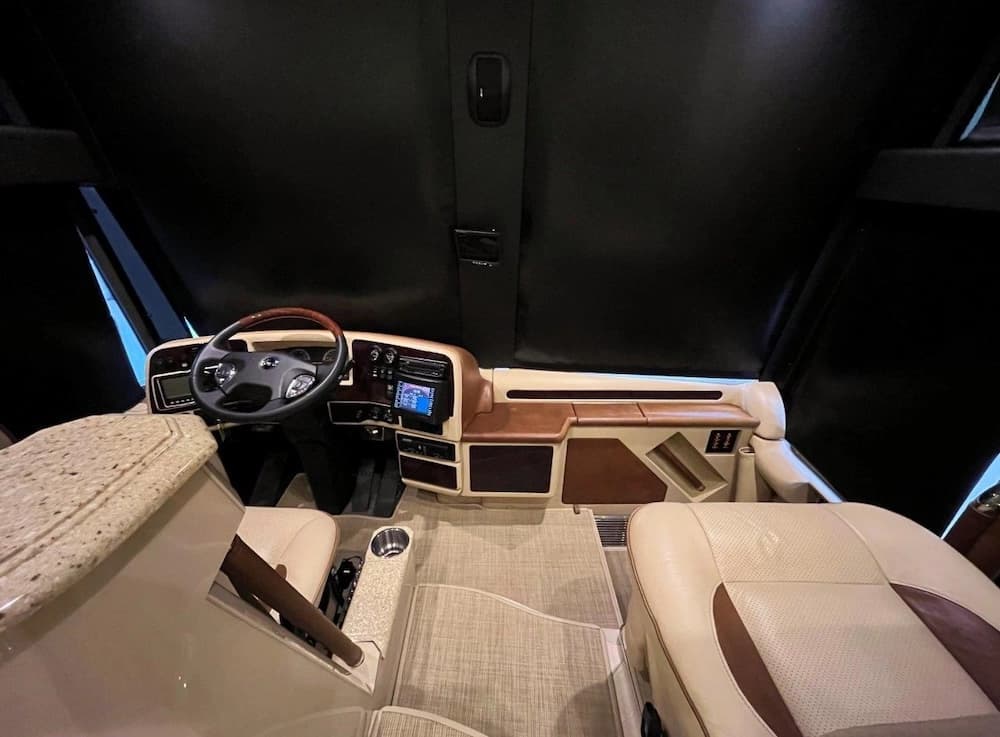 2013 Prevost Liberty Elegant Lady H3-45 Motorhome - Image 22