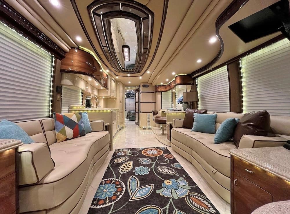 2013 Prevost Liberty Elegant Lady H3-45 Motorhome - Image 23
