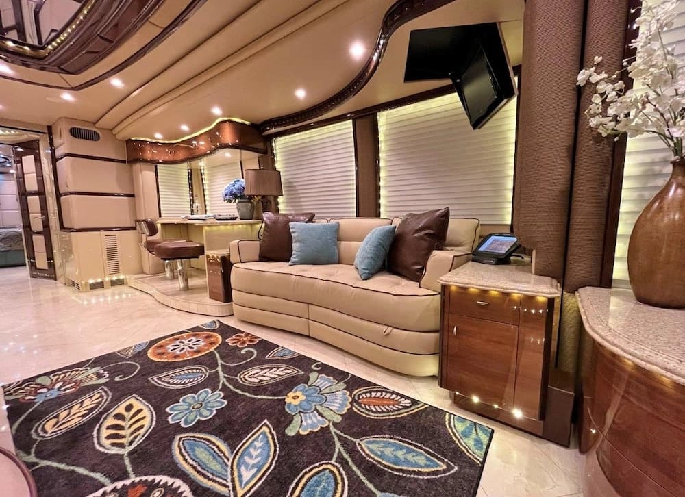 2013 Prevost Liberty Elegant Lady H3-45 Motorhome - Image 24
