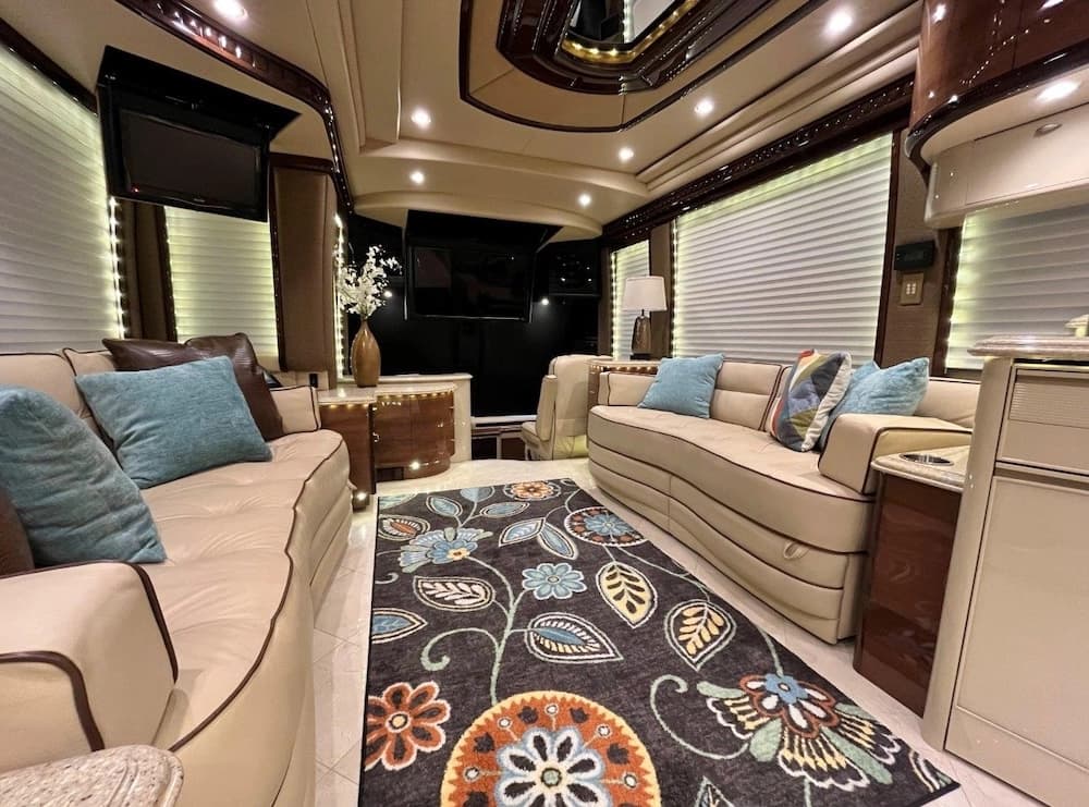 2013 Prevost Liberty Elegant Lady H3-45 Motorhome - Image 26