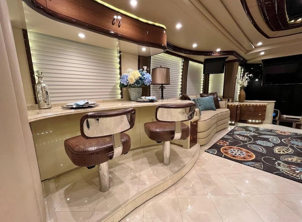 2013 Prevost Liberty Elegant Lady H3-45 Motorhome - Image 27