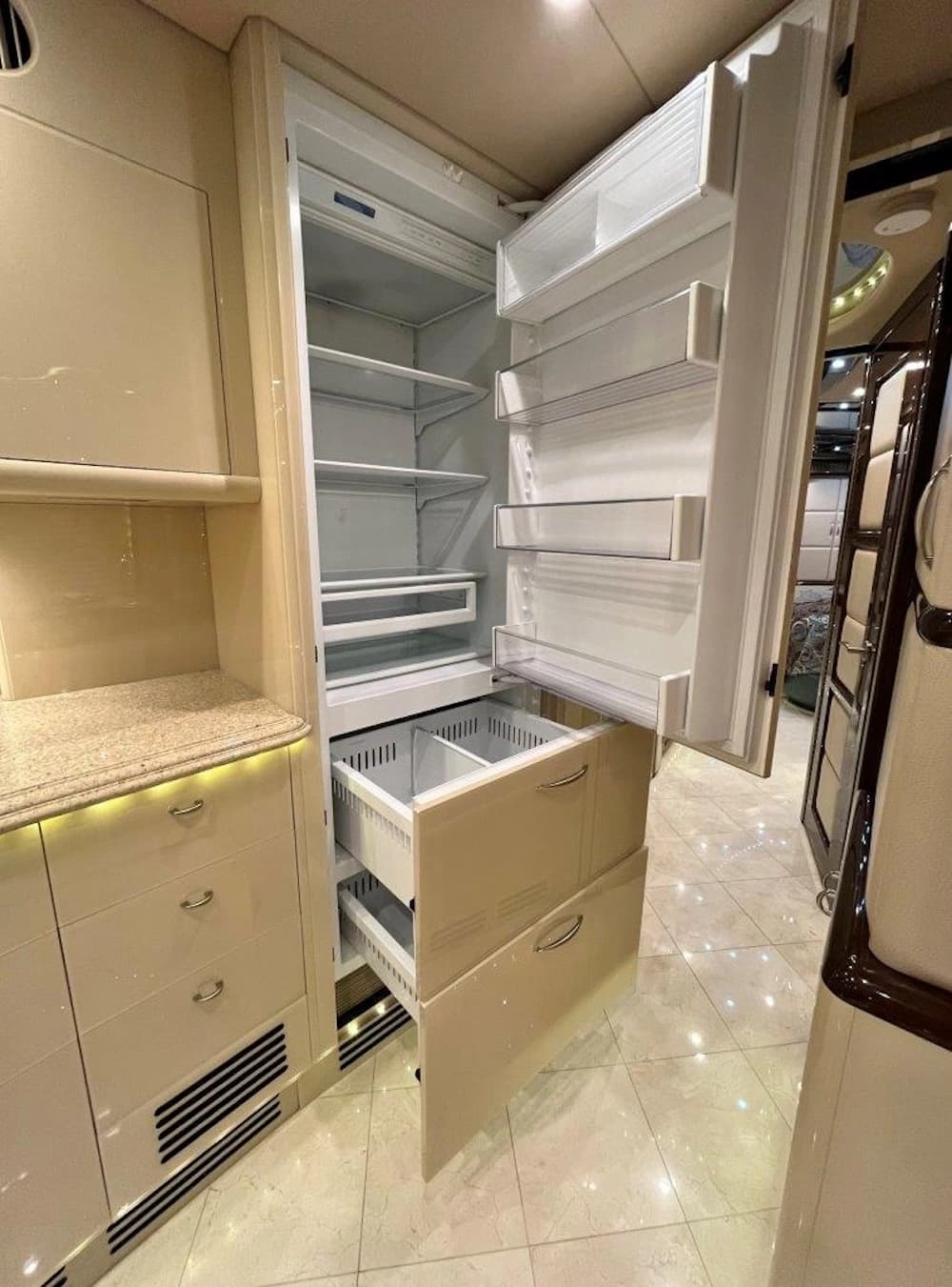 2013 Prevost Liberty Elegant Lady H3-45 Motorhome - Image 29