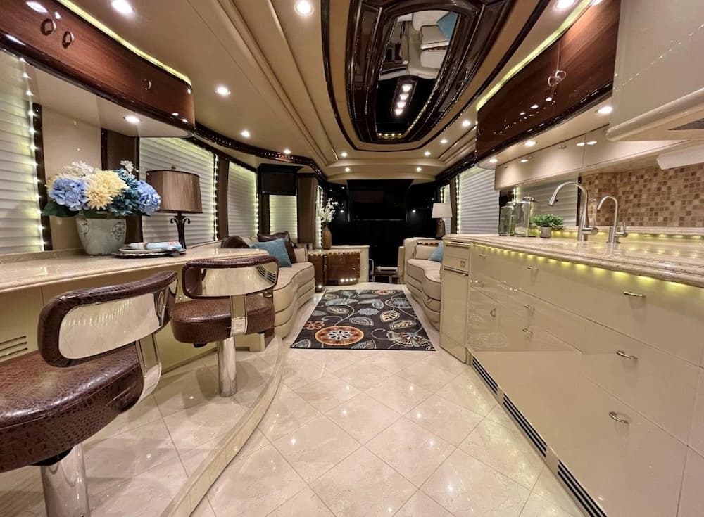 2013 Prevost Liberty Elegant Lady H3-45 Motorhome - Image 30