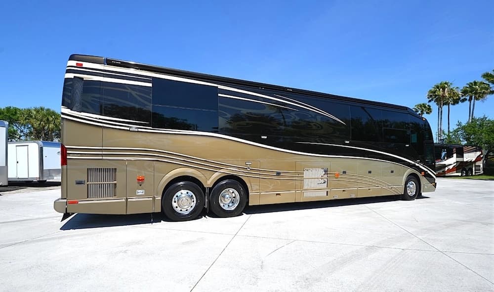 2013 Prevost Liberty Elegant Lady H3-45 Motorhome - Image 4