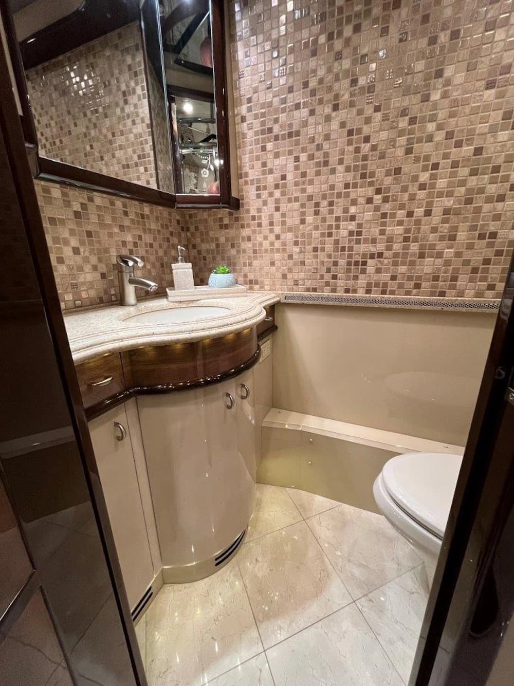 2013 Prevost Liberty Elegant Lady H3-45 Motorhome - Image 32