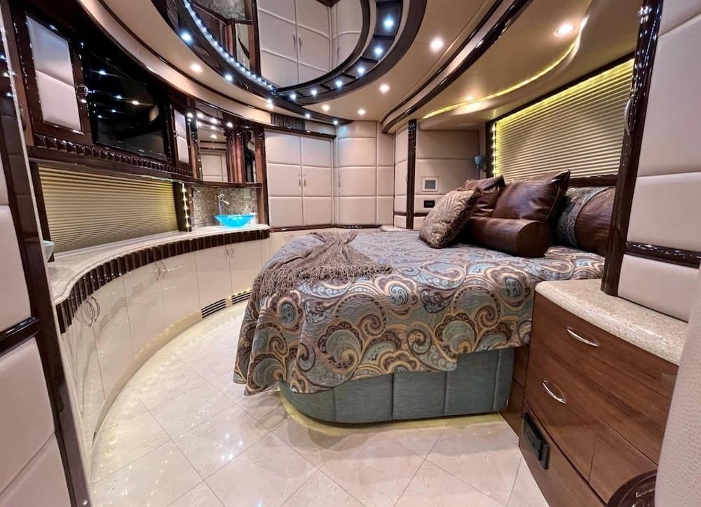2013 Prevost Liberty Elegant Lady H3-45 Motorhome - Image 34