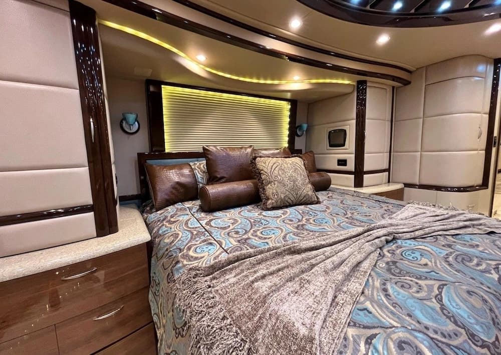 2013 Prevost Liberty Elegant Lady H3-45 Motorhome - Image 37