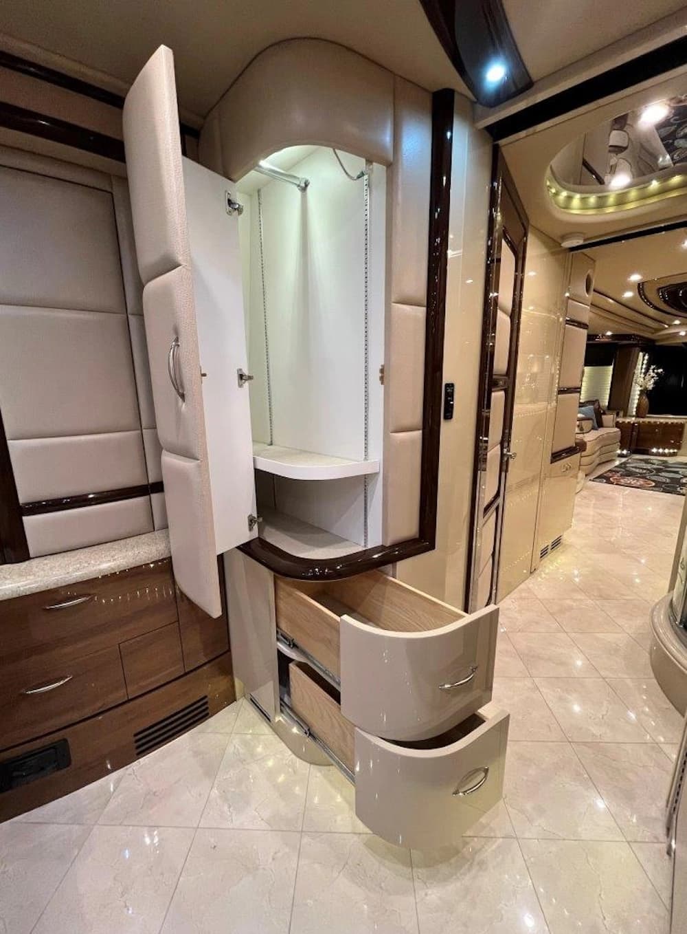 2013 Prevost Liberty Elegant Lady H3-45 Motorhome - Image 43