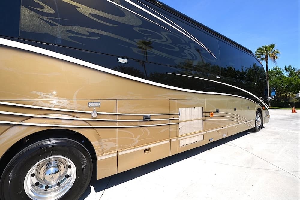 2013 Prevost Liberty Elegant Lady H3-45 Motorhome - Image 6