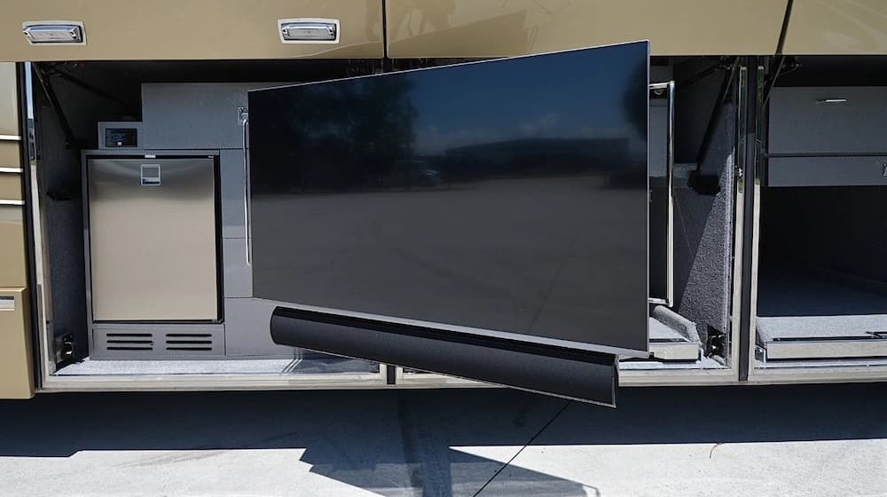 2013 Prevost Liberty Elegant Lady H3-45 Motorhome - Image 9