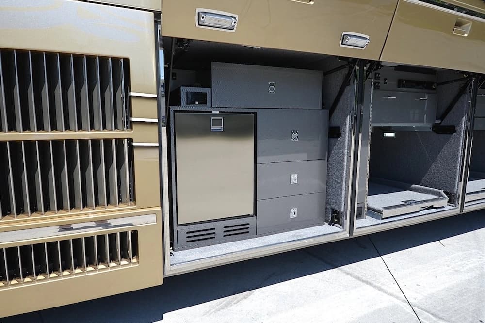 2013 Prevost Liberty Elegant Lady H3-45 Motorhome - Image 10