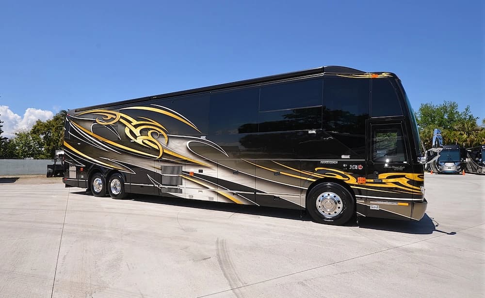 2016 Prevost Liberty Elegant Lady H3-45 Motorhome - Image 2
