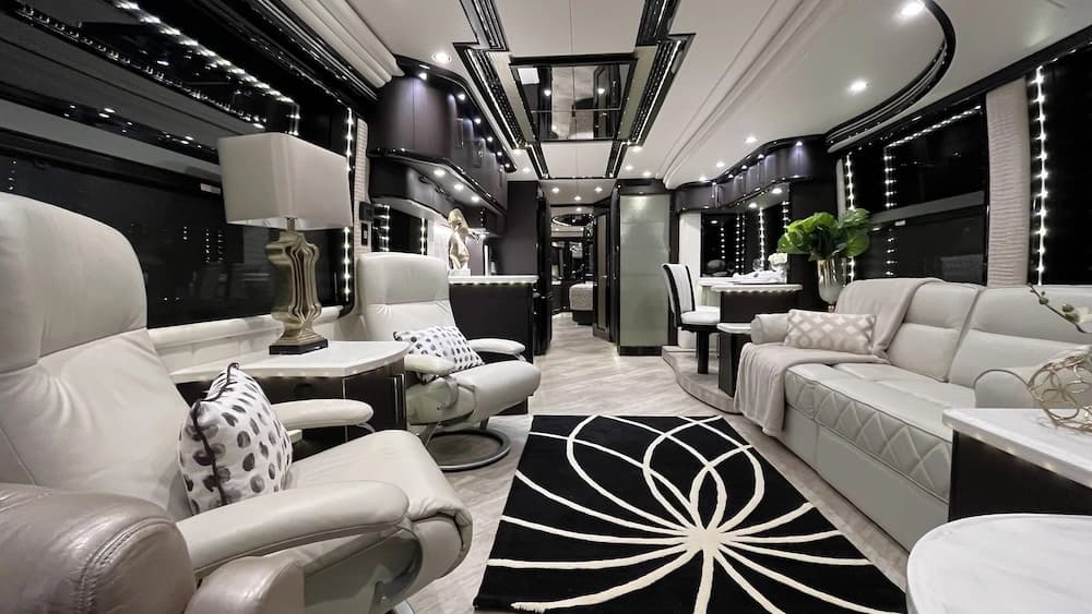 2016 Prevost Liberty Elegant Lady H3-45 Motorhome - Image 17