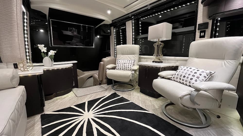 2016 Prevost Liberty Elegant Lady H3-45 Motorhome - Image 19