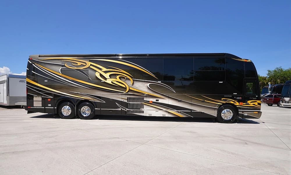 2016 Prevost Liberty Elegant Lady H3-45 Motorhome - Image 3