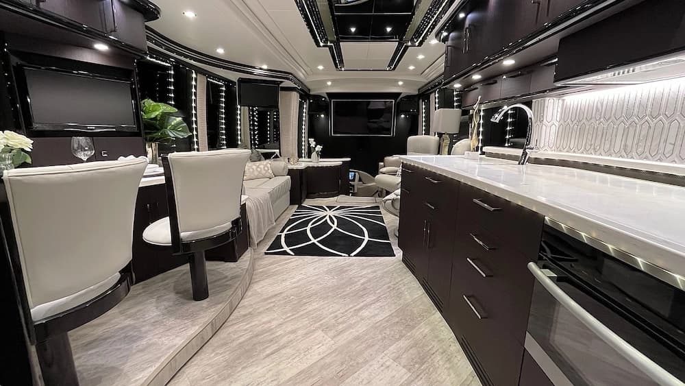 2016 Prevost Liberty Elegant Lady H3-45 Motorhome - Image 23