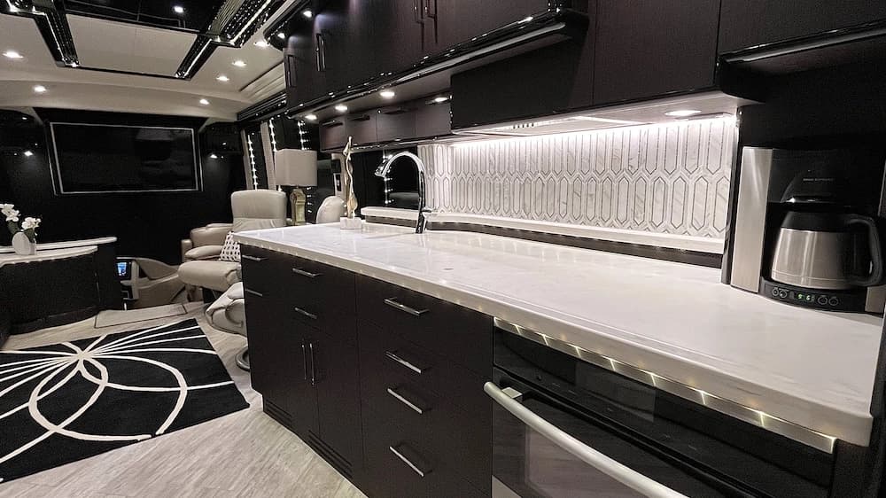 2016 Prevost Liberty Elegant Lady H3-45 Motorhome - Image 24
