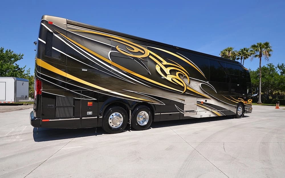 2016 Prevost Liberty Elegant Lady H3-45 Motorhome - Image 4