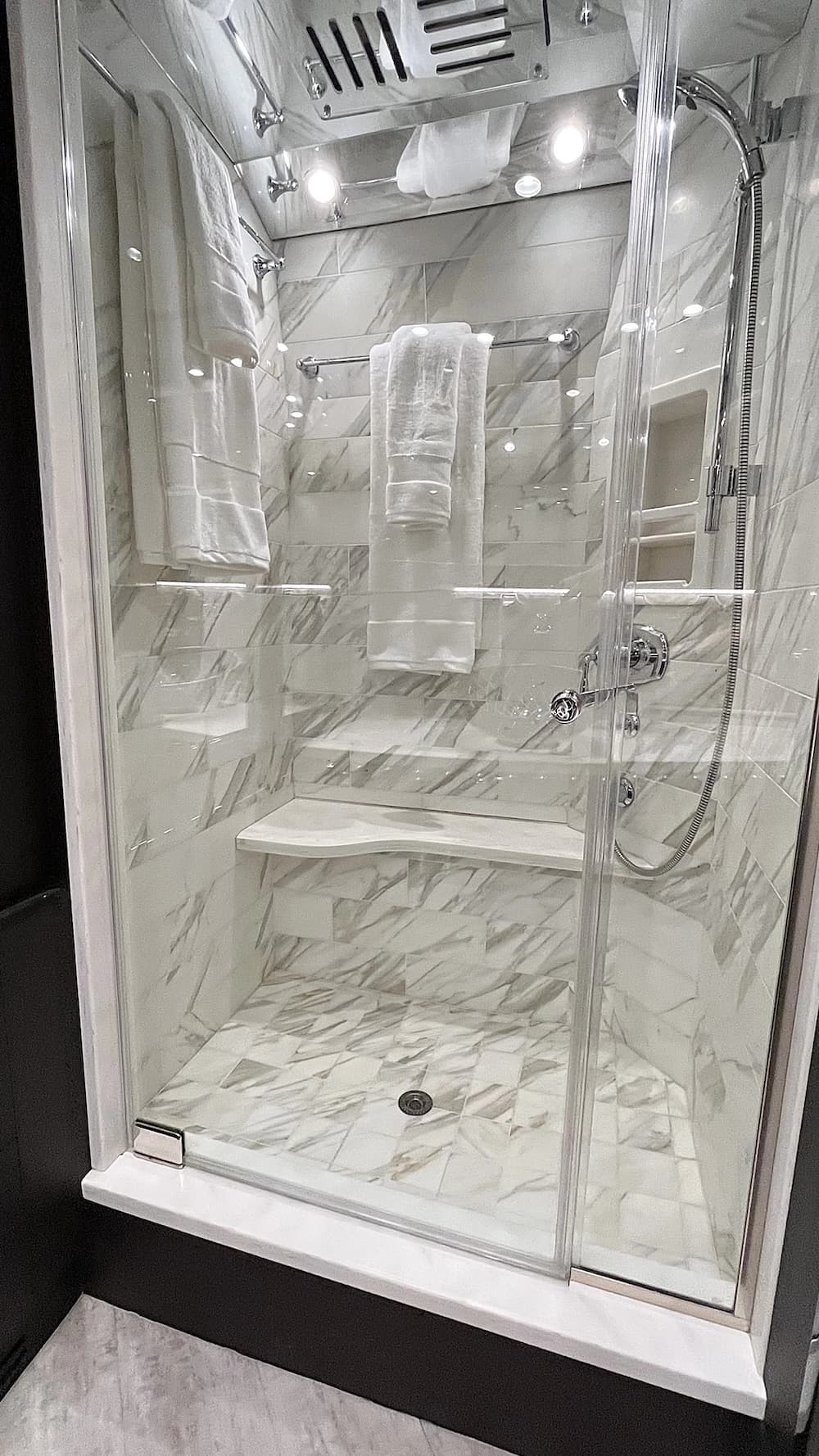 2016 Prevost Liberty Elegant Lady H3-45 Motorhome - Image 31