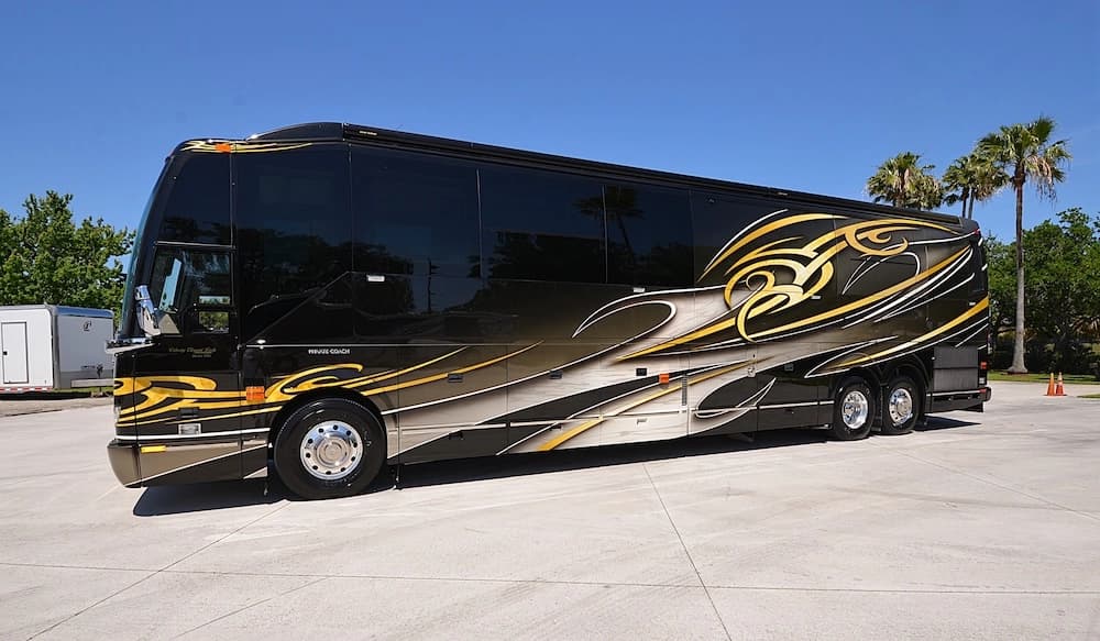 2016 Prevost Liberty Elegant Lady H3-45 Motorhome - Image 10