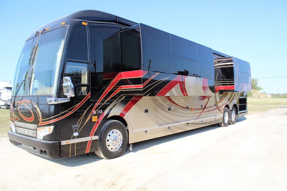 2016 Prevost Outlaw H3-45 Motorhome - Image 2