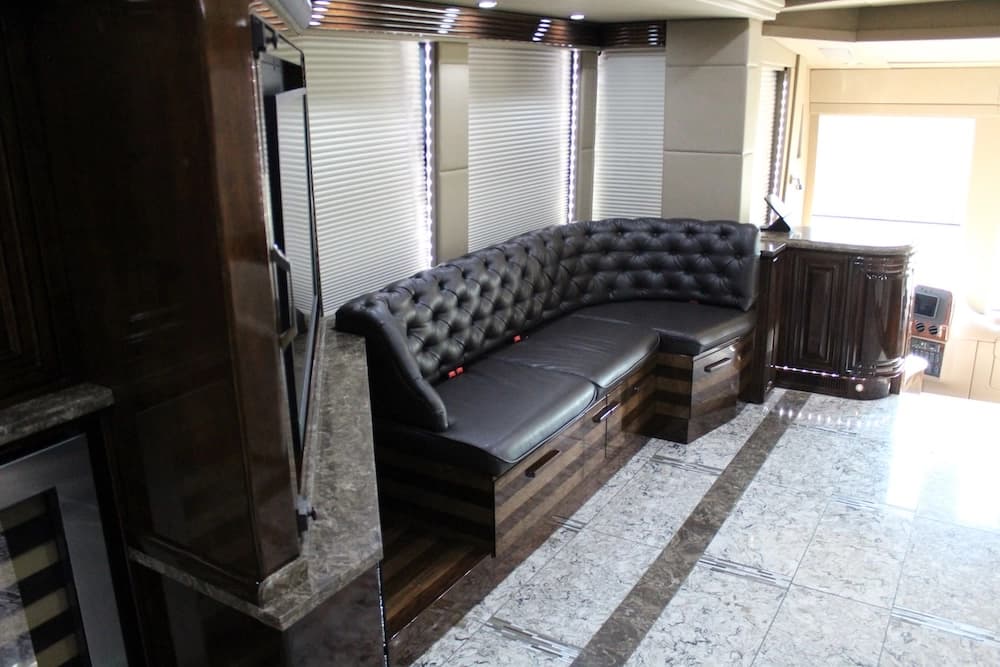 2016 Prevost Outlaw H3-45 Motorhome - Image 12