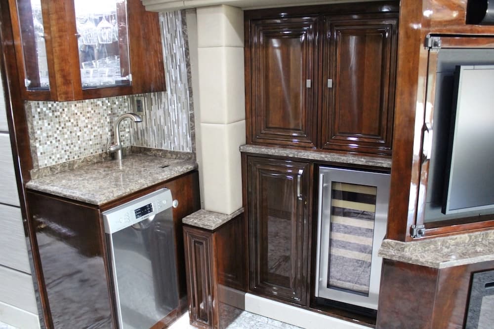 2016 Prevost Outlaw H3-45 Motorhome - Image 13