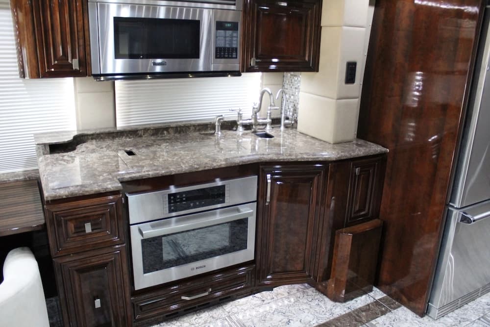 2016 Prevost Outlaw H3-45 Motorhome - Image 16