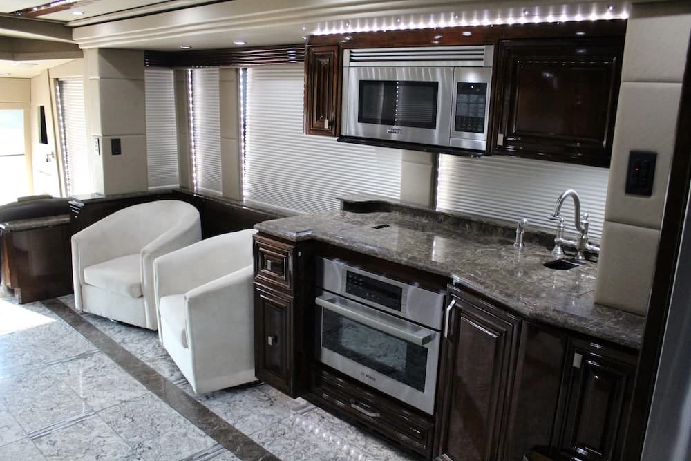 2016 Prevost Outlaw H3-45 Motorhome - Image 18