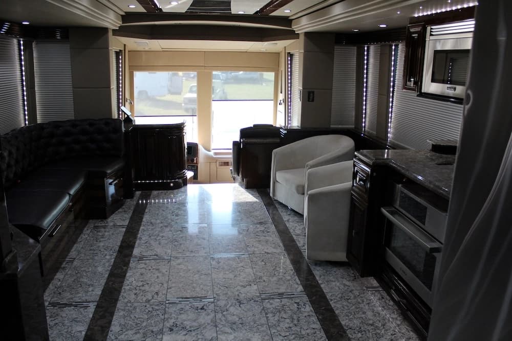 2016 Prevost Outlaw H3-45 Motorhome - Image 19