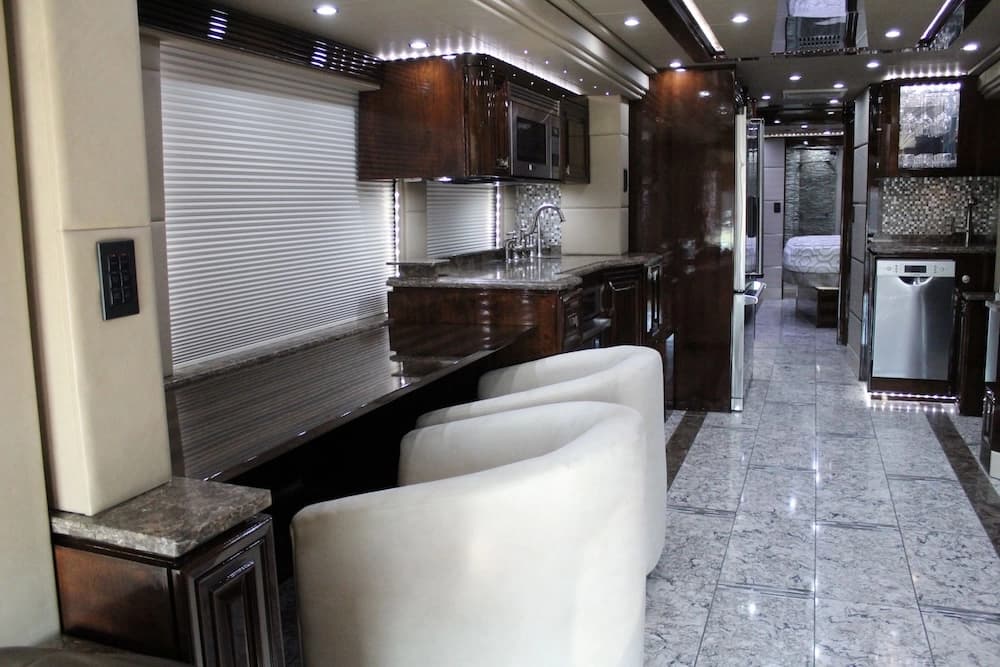 2016 Prevost Outlaw H3-45 Motorhome - Image 21